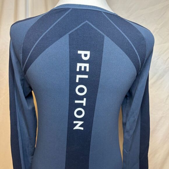 Peloton Blue Seamless Stretch Long Sleeve Athletic Top Womens Runner Biking - Picture 6 of 7